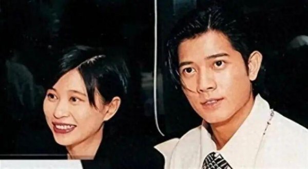 互联网配资网站 陪了郭富城31年，亲眼看着他娶了小娇妻，现63岁仍未婚